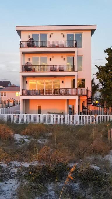 Beach One Style Meets The Shore Villa St. Pete Beach Exterior photo