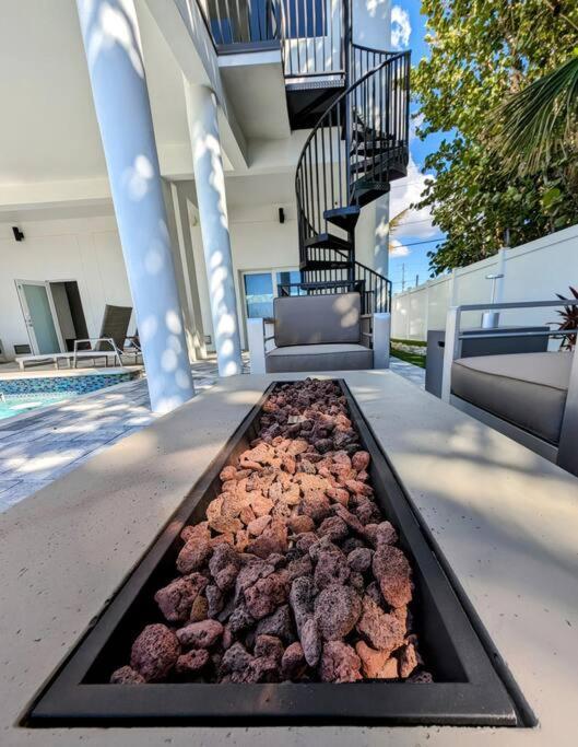 Beach One Style Meets The Shore Villa St. Pete Beach Exterior photo