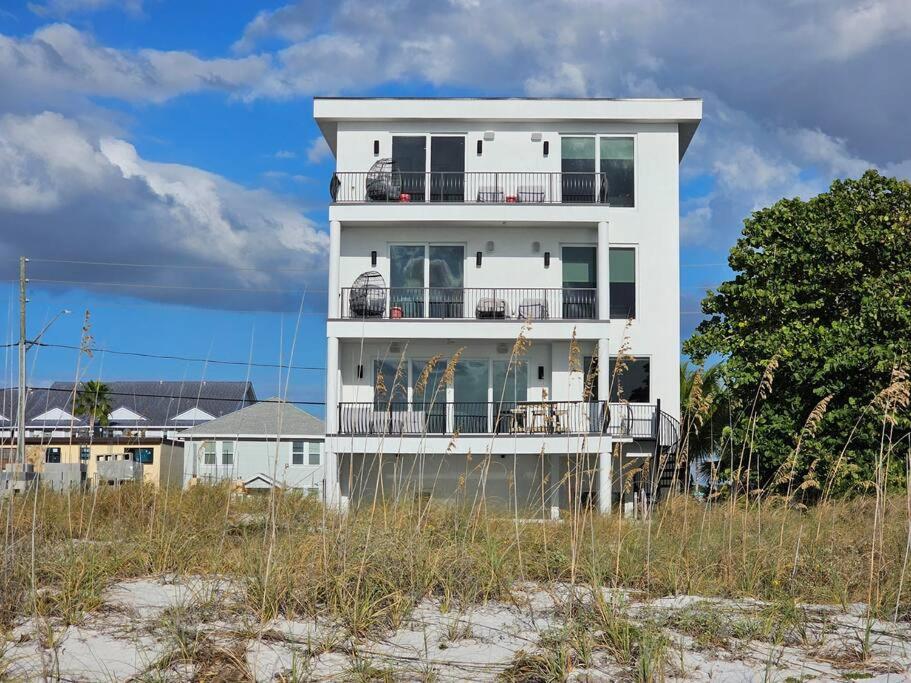 Beach One Style Meets The Shore Villa St. Pete Beach Exterior photo