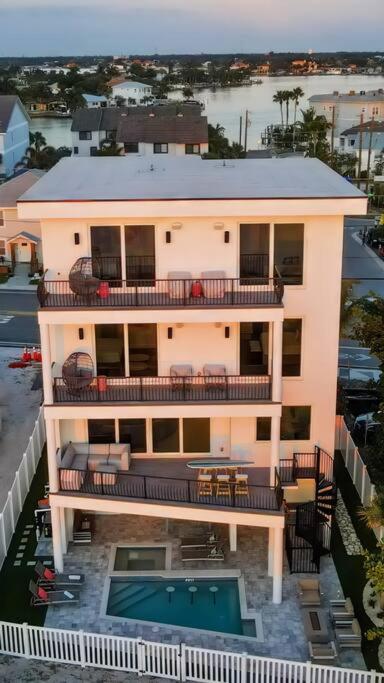 Beach One Style Meets The Shore Villa St. Pete Beach Exterior photo