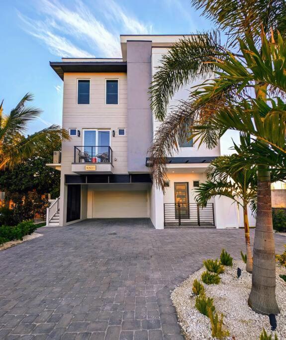 Beach One Style Meets The Shore Villa St. Pete Beach Exterior photo