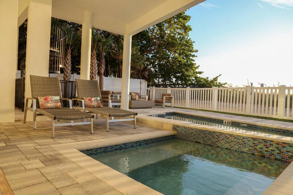 Beach One Style Meets The Shore Villa St. Pete Beach Exterior photo